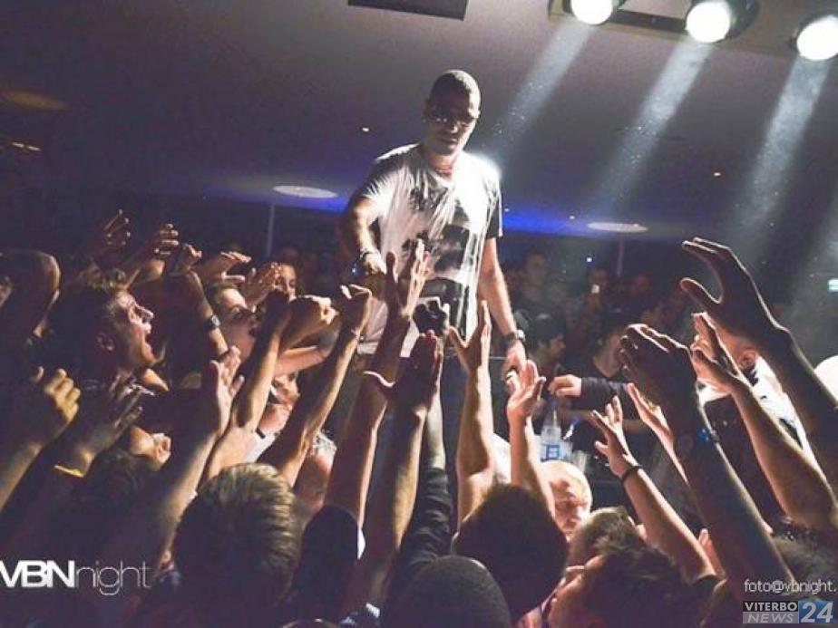 Al Theatro tutti pazzi<br> per il �King del rap�