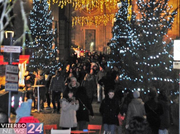 Immagini Si Natale.Viterbo News 24 Si Accende Il Natale A Viterbo