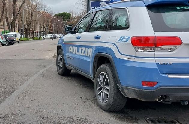 Viterbo News 24 – Viterbo, irrompe in farmacia per rubare profumi