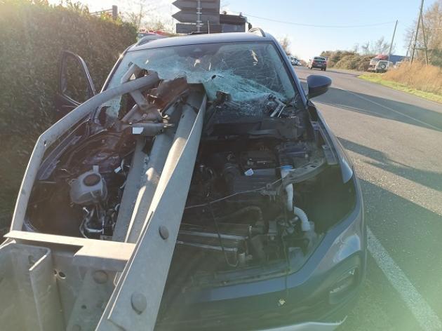 Viterbo News 24 – Fuori strada con l’auto, un ferito Viterbo News 24 – Fuori strada con l’auto, un ferito