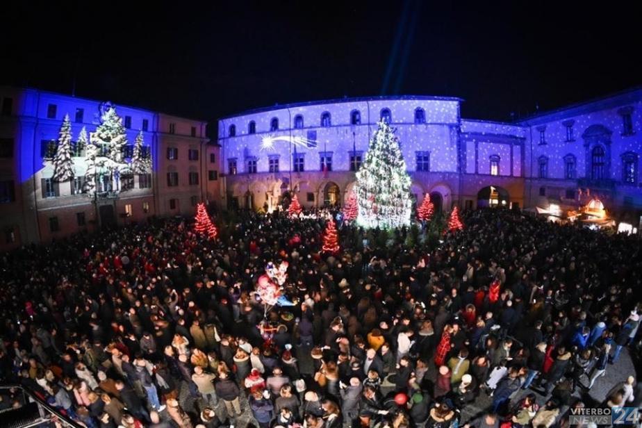 Accensione albero, ecco gli scatti pi belli